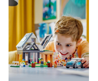 LEGO City 60398 Domek rodzinny i samochód elektryczny - 1144463 - zdjęcie 12